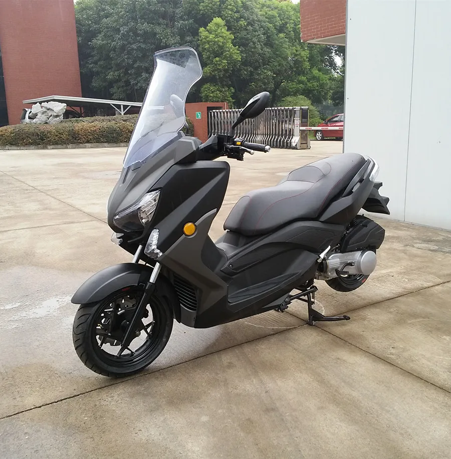 Yamasaki Factory Supply großes 125-cm³-Benzinroller-Motorrad